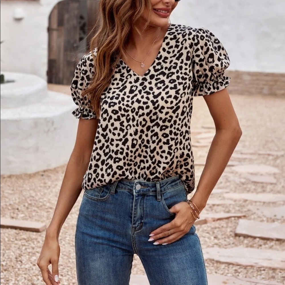 Leopard print puff sleeve blouse